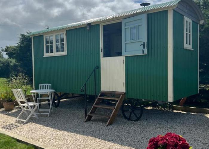 Toms Hut and Robins Rest Shepherd Huts near Wadebridge