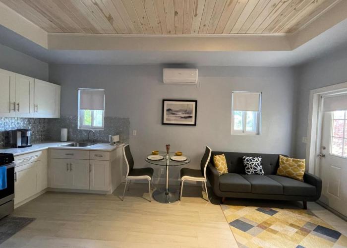 Nicoles Nest Brand New Exquisite Studio Hideaway