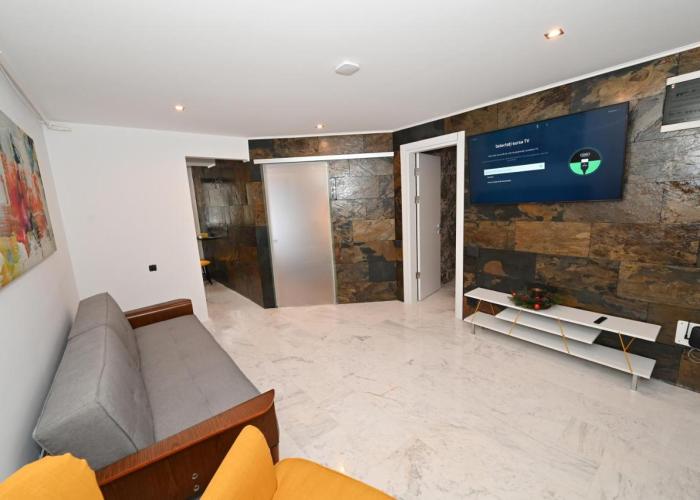 R&B Apartments