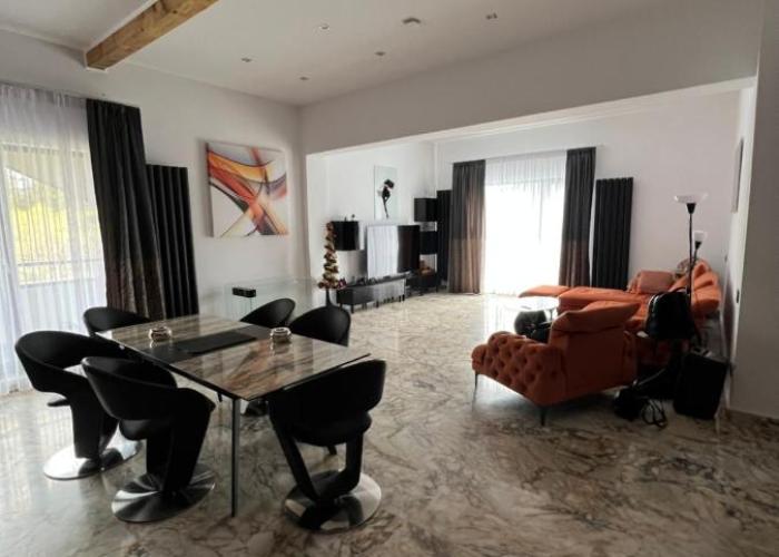 R&B Apartments