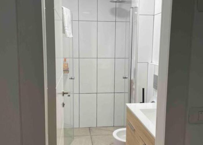New Stylish Apartment with Balcony & Parking