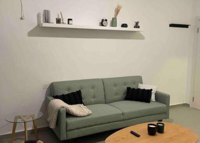 New Stylish Apartment with Balcony & Parking