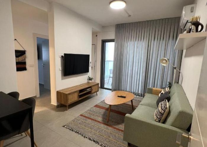 New Stylish Apartment with Balcony & Parking