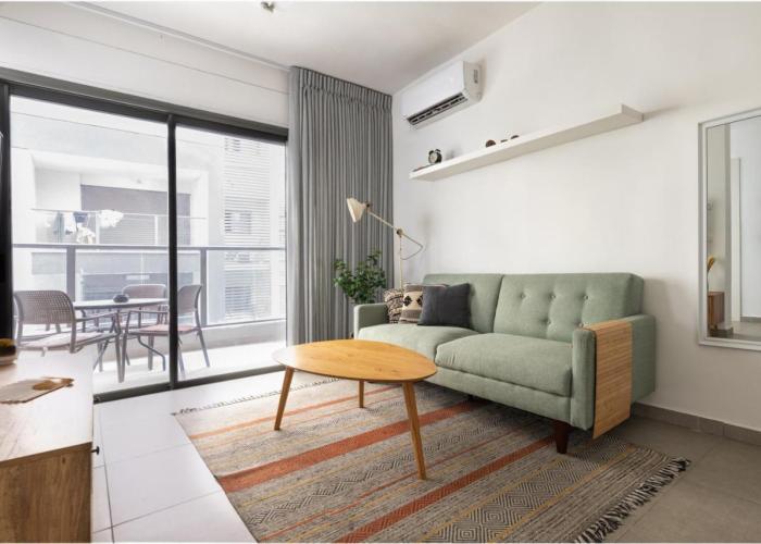 New Stylish Apartment with Balcony & Parking