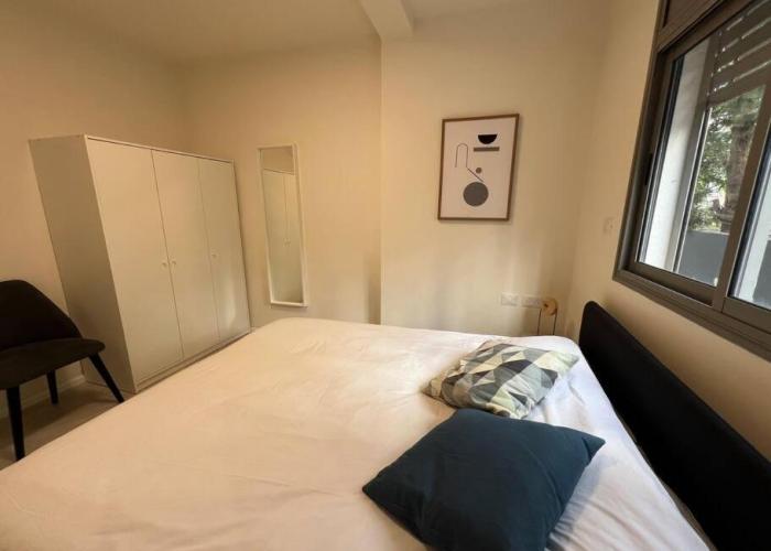 New Stylish Apartment with Balcony & Parking