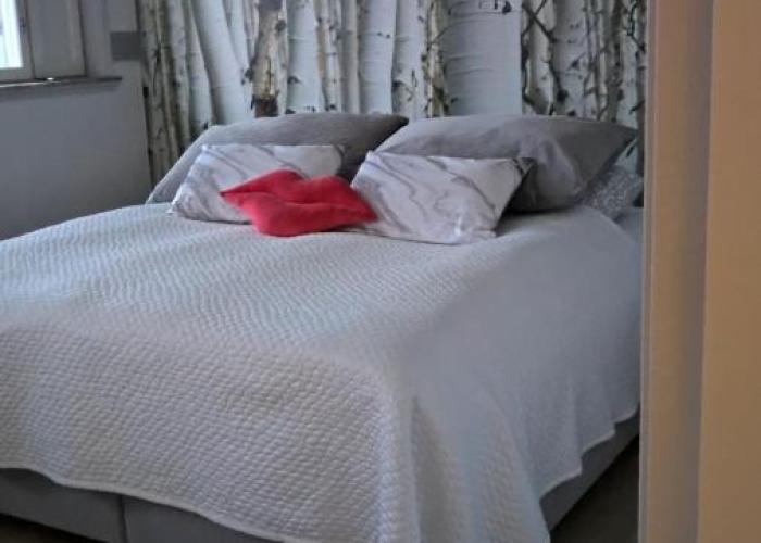 Beautiful Expansive House with Sea views, large private bedrooms available in shared house