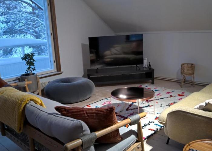 Beautiful Expansive House with Sea views, large private bedrooms available in shared house