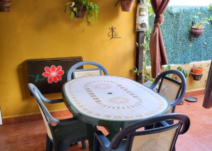 Casa baja preciosa con jardín privado en primera línea naturista!
