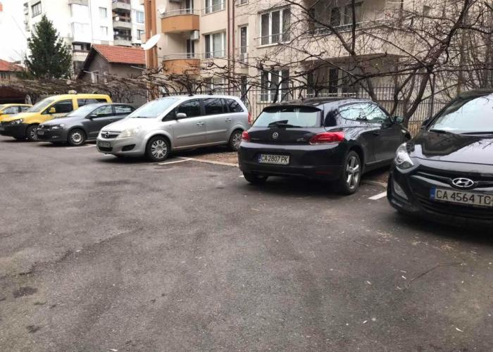 EU metro station, City Center, lovely 3-bedroom apartment, free parking