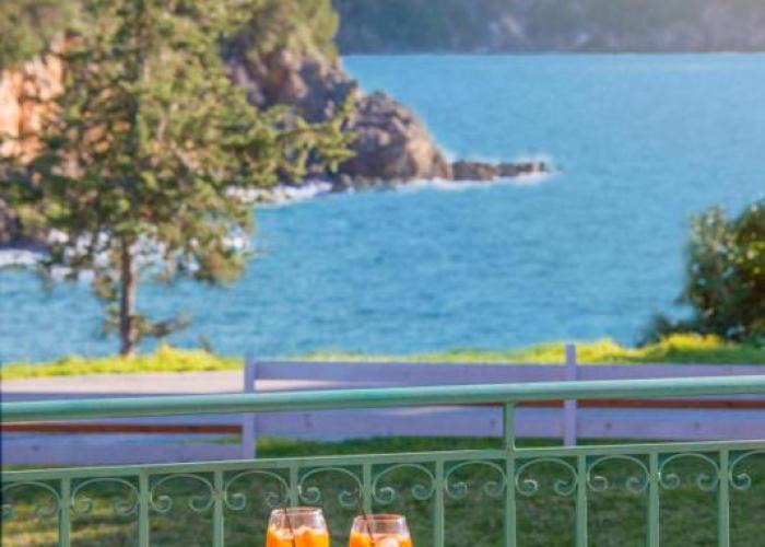 Aiora Suites