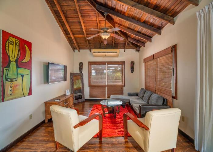 Exclusive Tropical House - 2 BDRM & 2 BATH - 2min Beach