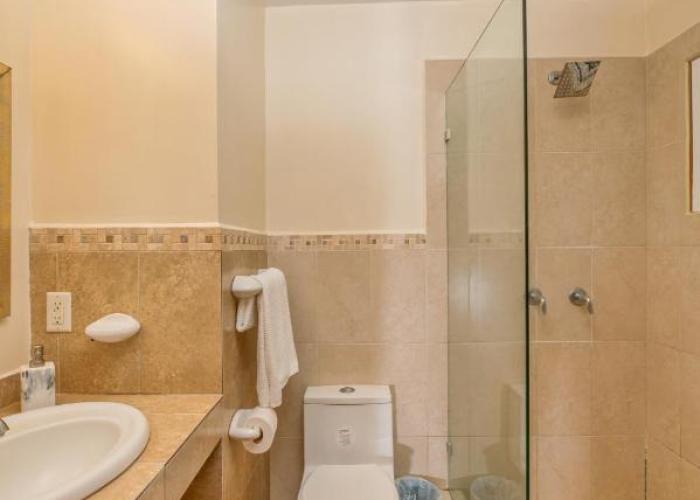 Exclusive Tropical House - 2 BDRM & 2 BATH - 2min Beach
