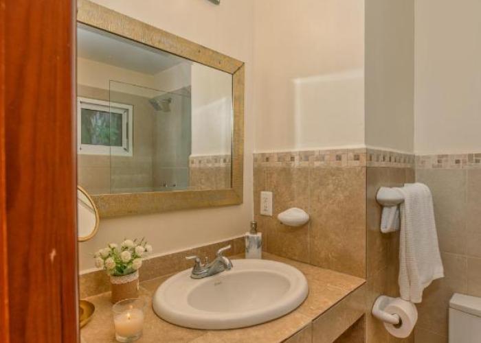 Exclusive Tropical House - 2 BDRM & 2 BATH - 2min Beach