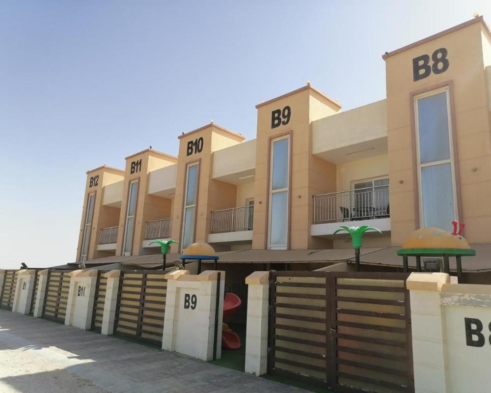 фото شاليهات الشاطيء beach chalets