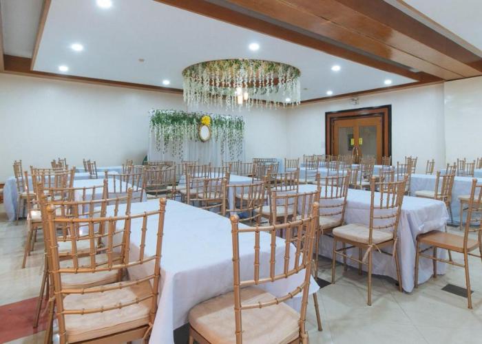 RedDoorz Premium @ Nick Hotel Gerona Tarlac