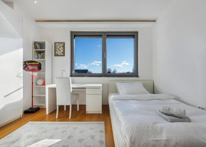 Contemporary apartment with rooftop terrace in Maribor