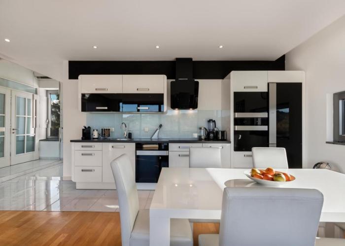 Contemporary apartment with rooftop terrace in Maribor