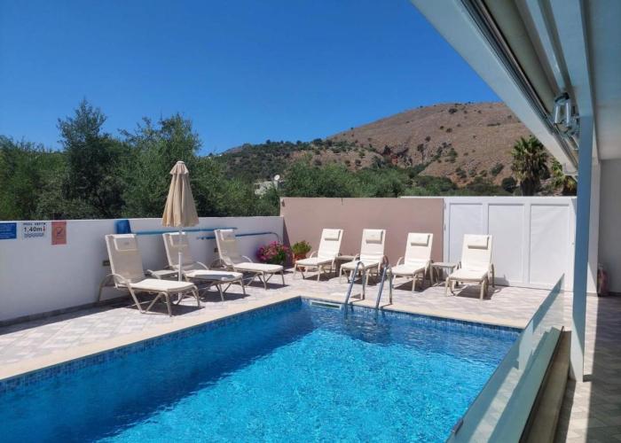 Villa Oniro walking distance to the beach and to Georgioupolis center