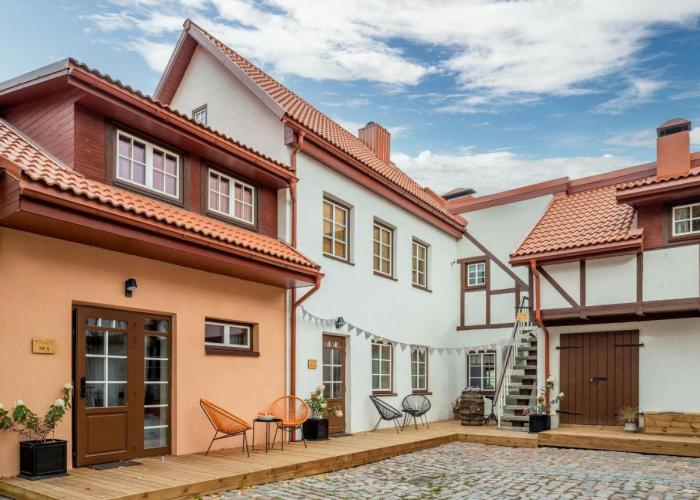 B2 Apartments
