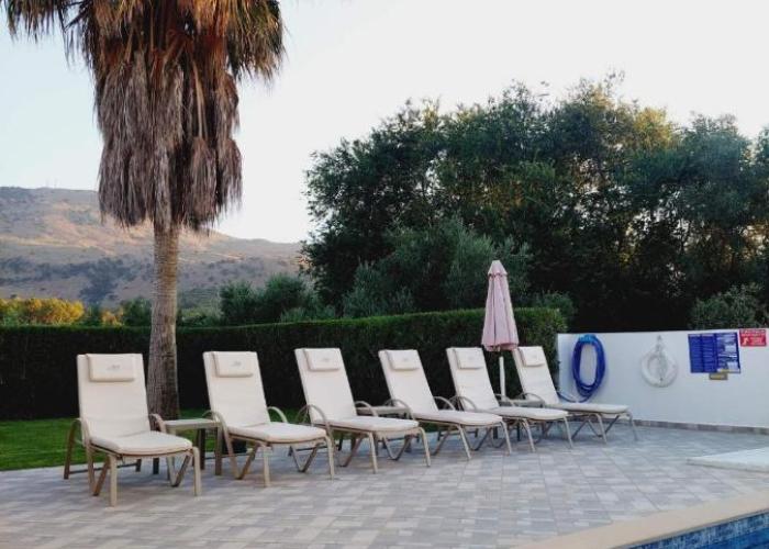 Villa Uranos walking distance to the beach and to Georgioupolis center