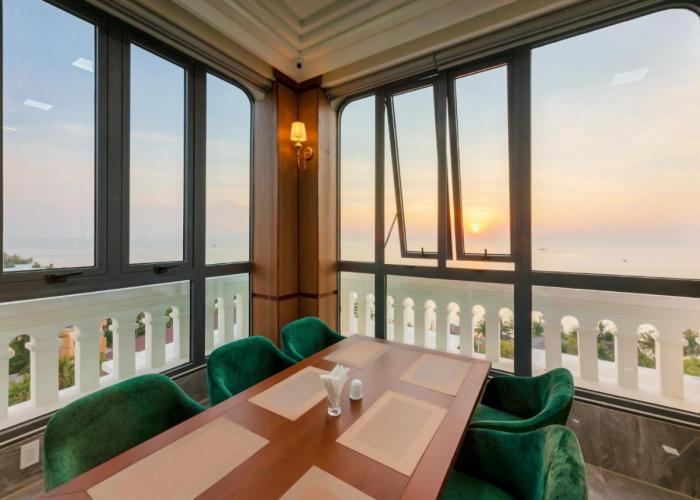 The Tahiti Beach Hotel