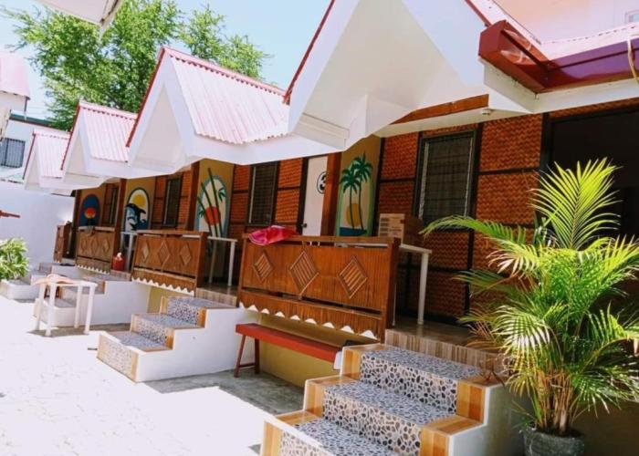Sandstorm Lodge and Cafe