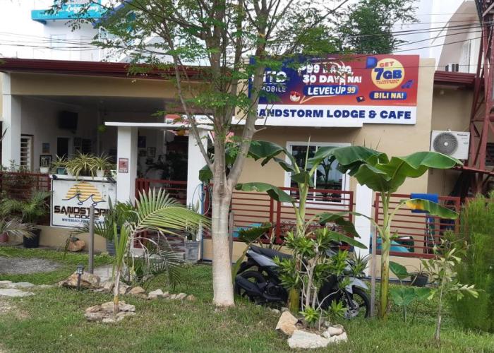 Sandstorm Lodge and Cafe