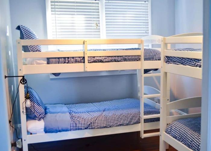 Perfectly Modern Craftsman- close to everything!