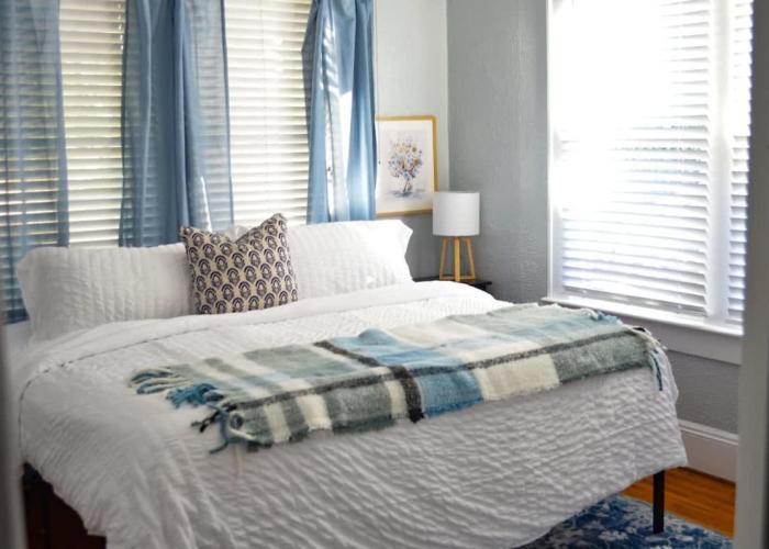 Perfectly Modern Craftsman- close to everything!