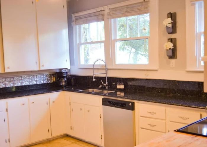 Perfectly Modern Craftsman- close to everything!