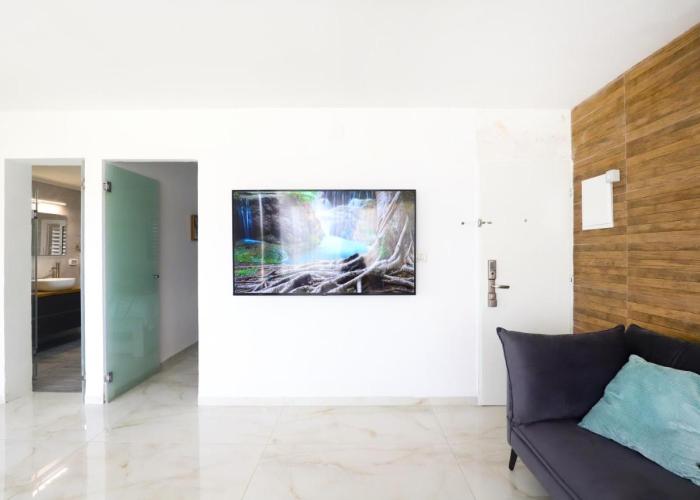 צימר על הים גקוזי ואירוח איכותי Oceanfront Beach House W Jacuzzi