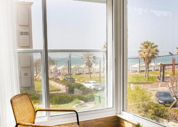 צימר על הים גקוזי ואירוח איכותי Oceanfront Beach House W Jacuzzi