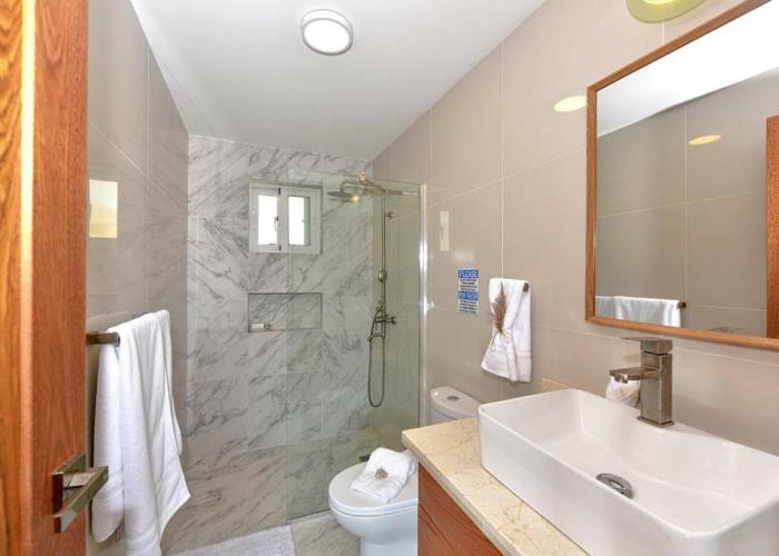 Amazing ocean view apartment with grand pool