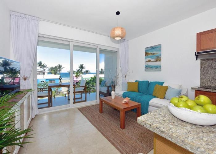 Amazing ocean view apartment with grand pool