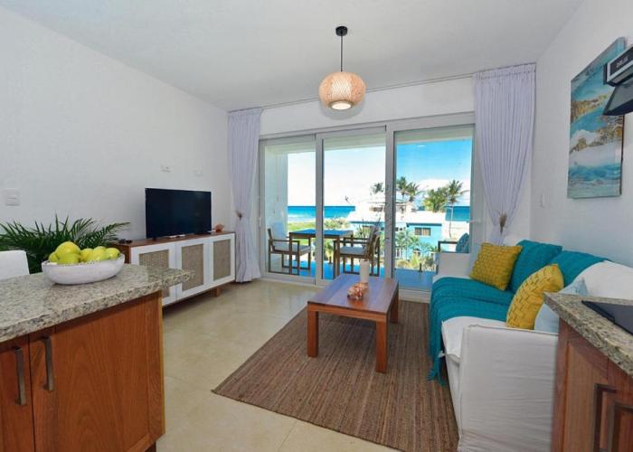 Amazing ocean view apartment with grand pool