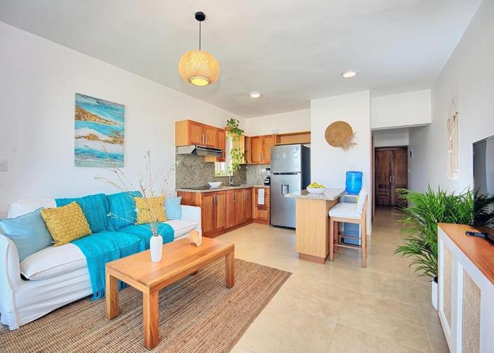 Amazing ocean view apartment with grand pool