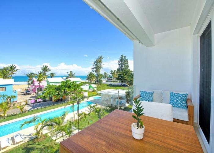 Amazing ocean view apartment with grand pool