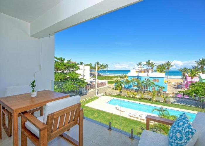 Amazing ocean view apartment with grand pool