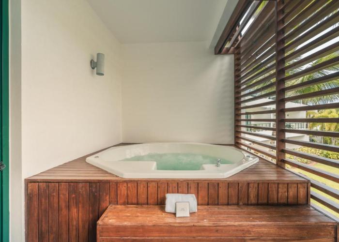 Go away to this charming apt at Sublime w private jacuzzi included