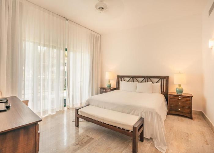 Go away to this charming apt at Sublime w private jacuzzi included