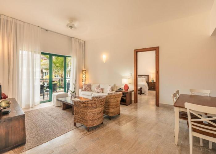 Go away to this charming apt at Sublime w private jacuzzi included