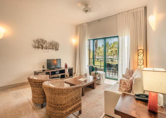 Go away to this charming apt at Sublime w private jacuzzi included