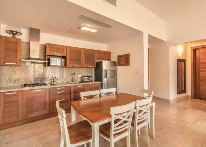 Go away to this charming apt at Sublime w private jacuzzi included