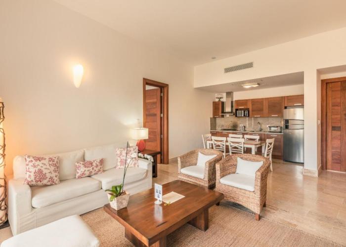Go away to this charming apt at Sublime w private jacuzzi included
