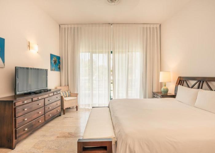 Go away to this charming apt at Sublime w private jacuzzi included