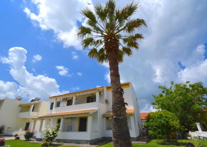 Dolphin Apt & Studios -Next to the Beach