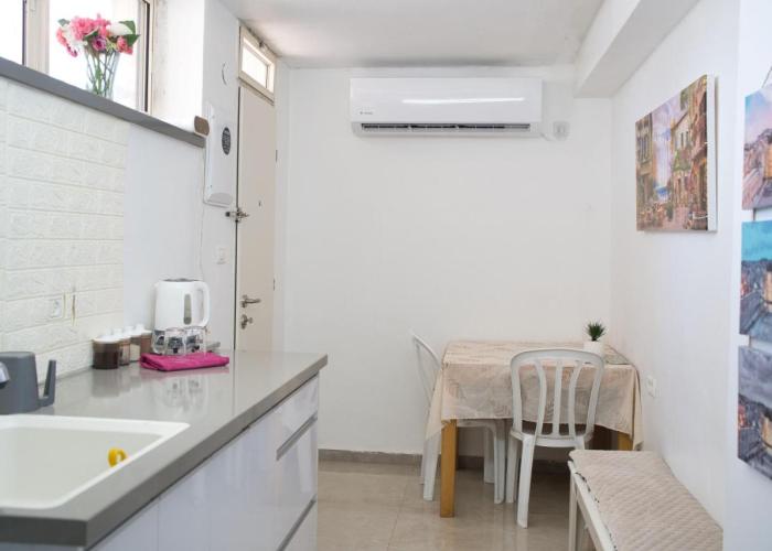 oded Inviting housing