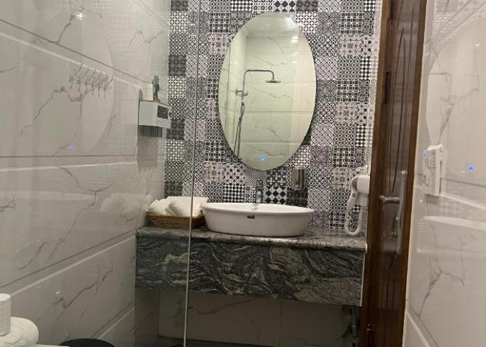 WHITE HOTEL
