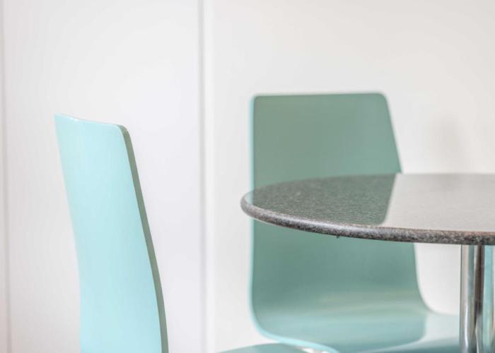 EasyStays - Modern Apartments in Windsor with Parking