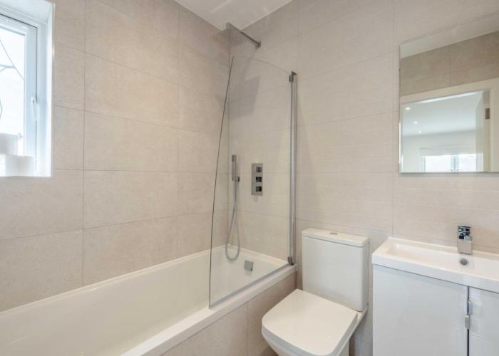 EasyStays - Modern Apartments in Windsor with Parking